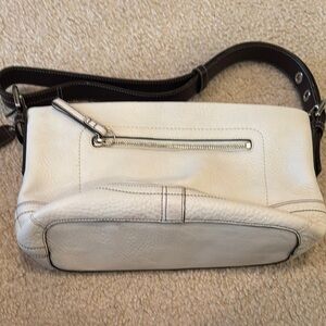Coach Elegant White Leather Shoulder Bag
